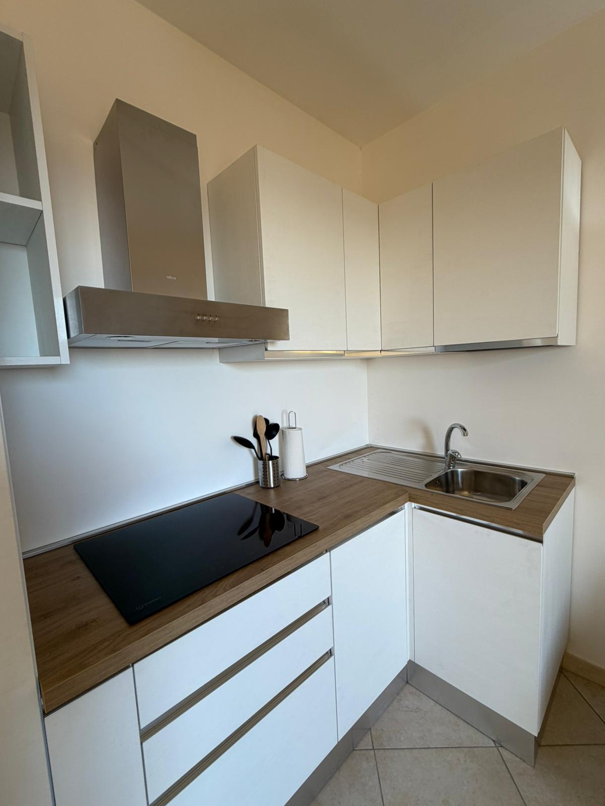 Cucina attrezzata con macchina espresso - appartamento Tramonto dorato, Montiano