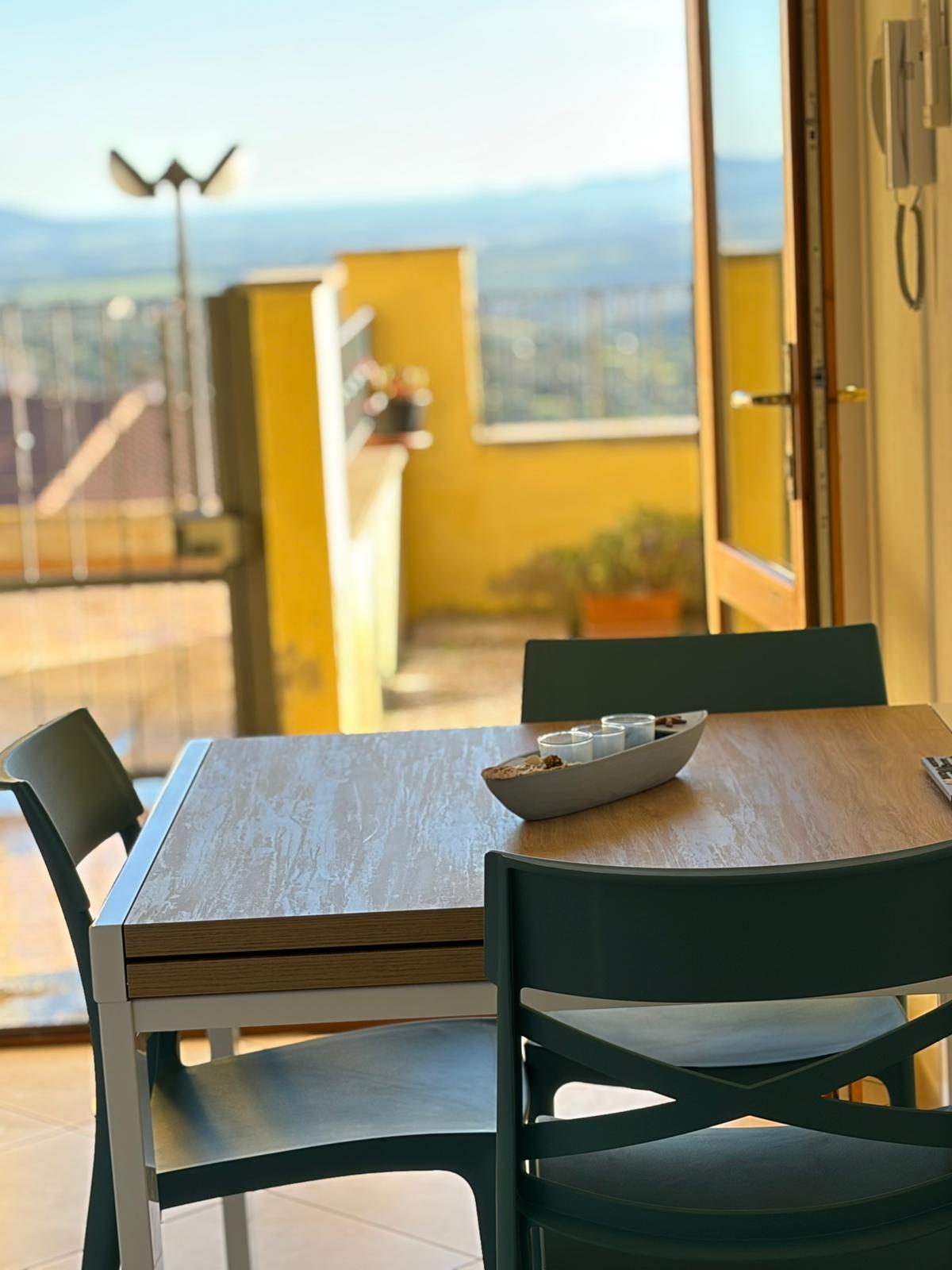Zona pranzo all'aperto con tavolo - appartamento Tramonto dorato, Montiano, Grosseto